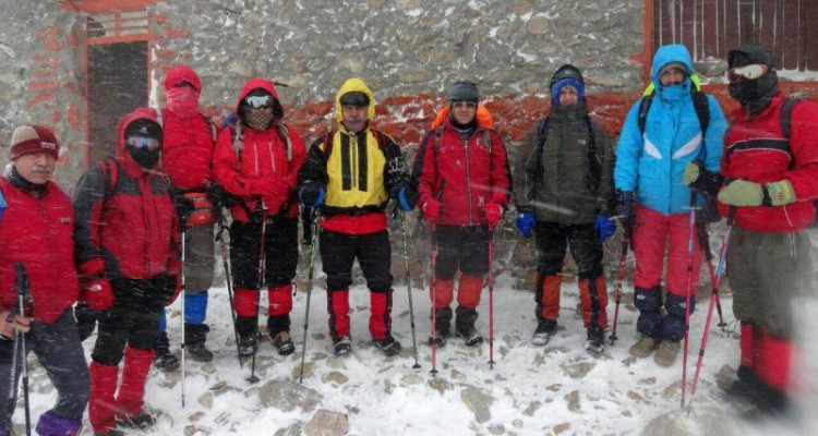 اعضاء گروه کوهنوردی راخ شهرستان صحنه به ارتفاعات امروله صعود کردند + تصویر