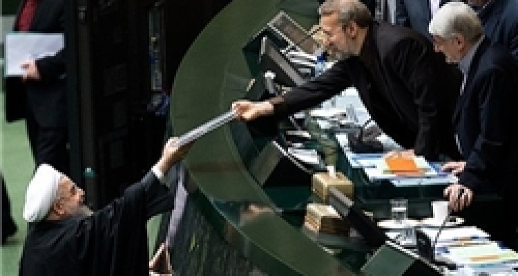 متن کامل لایحه بودجه ۹۵ و برنامه ششم/ سقف بودجه ۹۵۲ هزار میلیارد تومان/ رشد ۱۲ درصدی حقوق کارمندان