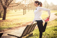  بهترین تمرینات ورزشی که خانم ها می توانند در پارک انجام دهند 