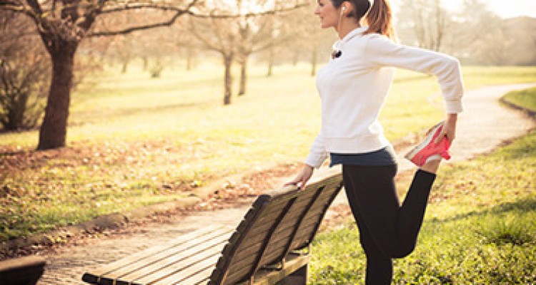  بهترین تمرینات ورزشی که خانم ها می توانند در پارک انجام دهند 