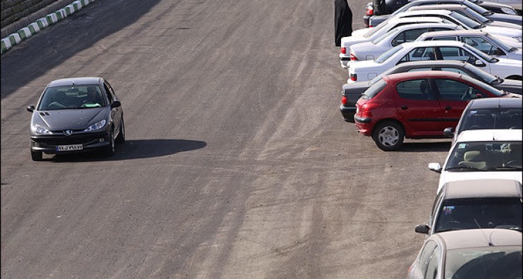 روزهای سوت و کور نوروزی بازار خودرو/مردم در بازار قیمت‌شکنی کردند