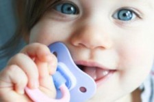  نوازش کردن یکی از راههای تقویت هوش کودک 