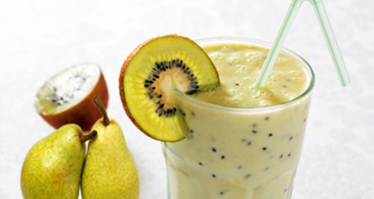  اسموتی گلابی و کیوی روشی طبیعی برای مقابله با نفخ و یبوست 