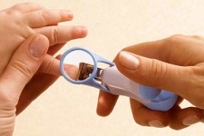  چگونه ناخن‌های نوزادم را کوتاه کنم؟ 