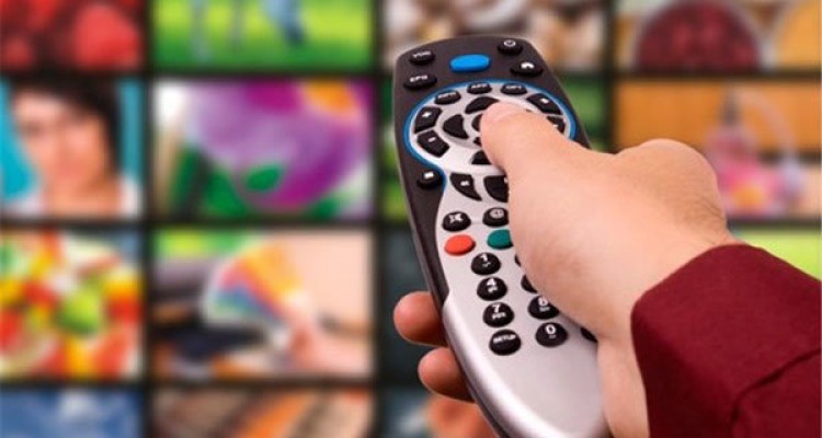 تلویزیون، بی‌پولی و سریال‌های تکراری/اقتصاد مقاومتی جدی گرفته شود