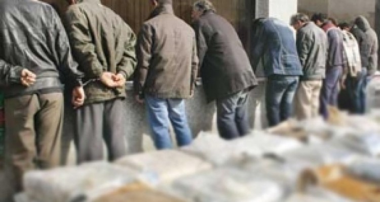 	۱۱ سوداگر مرگ در سنقروکلیایی دستگیر شدند 