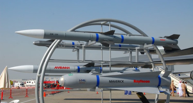 انگلیس عربستان را به بمب هوشمند مجهز کرده است 