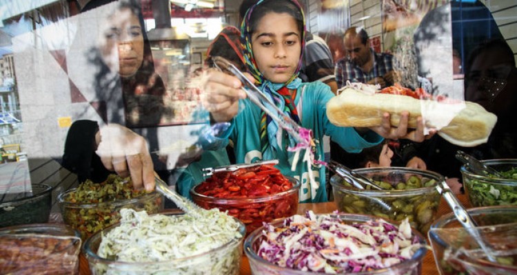 ایرانی ها ۱۱ هزار میلیارد تومان فست فود می خورند