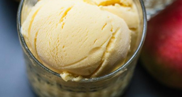  طرز تهیه ماست یخ زده موز و انبه 