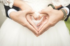  خوب و بد پیش قدم شدن دختران در ازدواج 