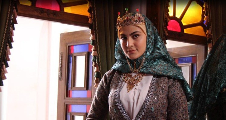 هرکدام از شخصیت‌های «بانوی عمارت» نماینده یک قشر بودند