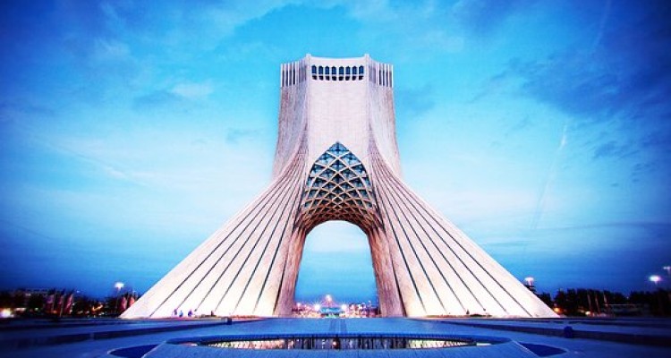 ‌ پاسخ به شایعات جدید در خصوص برج آزادی/ نشست برج شبیه شوخی است