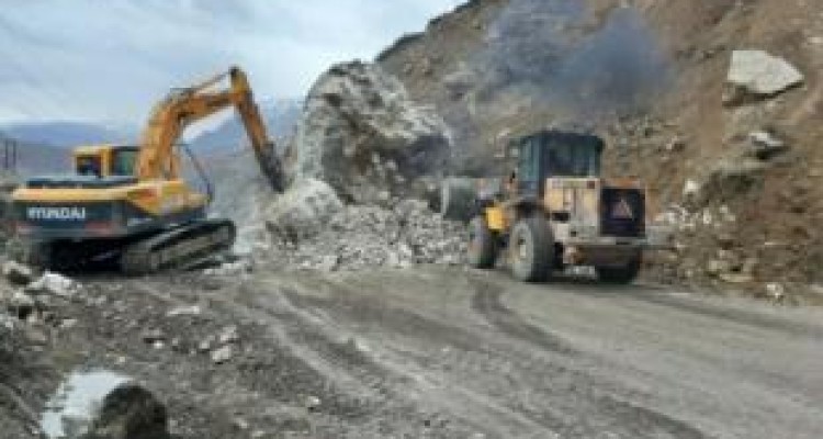 انجام ۲۶ مورد ریزش‌برداری در محورهای مواصلاتی کرمانشاه 