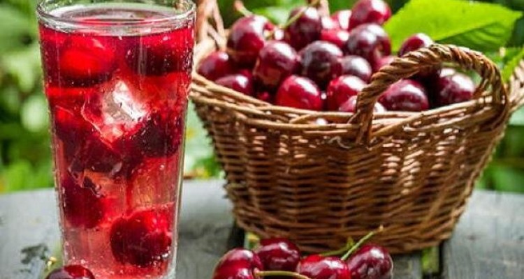 نوشیدن آب آلبالو موجب بهبود عملکرد ورزشی می شود