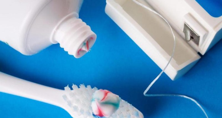 مسواک زدن و نخ دندان به پیشگیری از دیابت کمک می کند