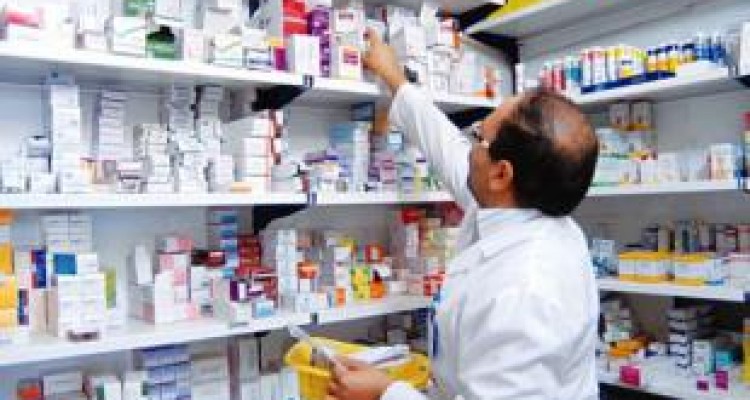 فعالیت داروخانه‌های شبانه‌روزی در ایام نوروز/ محدودیتی برای فعالیت سایر داروخانه ها نداریم 