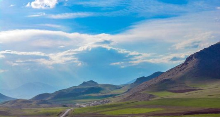 طبیعت زیبای شهرستان صحنه در فصل بهار 