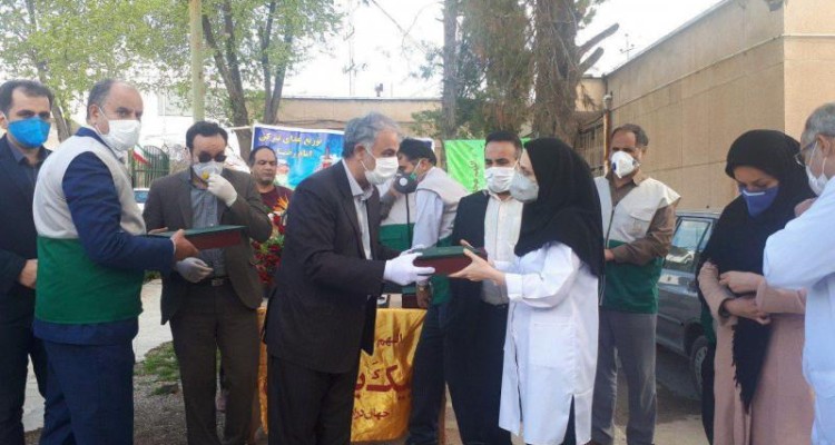 دیدار خادمان آستان قدس رضوی از کادر درمان بیمارستان شهید دکتر چمران کنگاور + تصویر