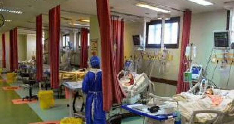بیمارستان‌ها برای پذیرش بیماران مشکوک به کرونا محدودیت ندارند 
