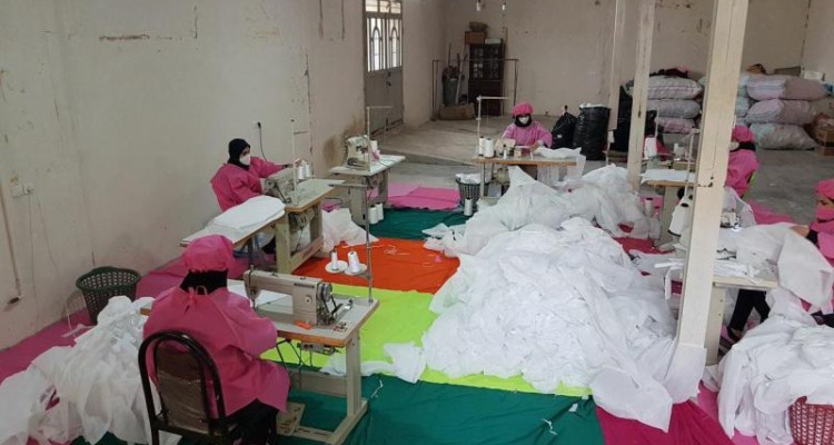 روزانه دو هزار البسه بیمارستانی در کنگاور تولید و روانه بازار می شود
