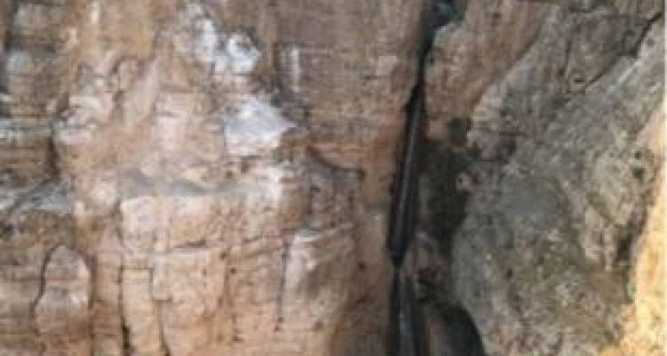 بلندترین آبشار زاگرس در بن‌بست!/ زخم باز «پیران» از زلزله ۹۶ 