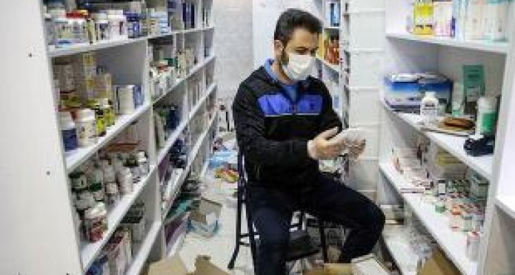 توزیع روزانه ۳۰ هزار عدد ماسک میان داروخانه‌های شبانه‌روزی 
