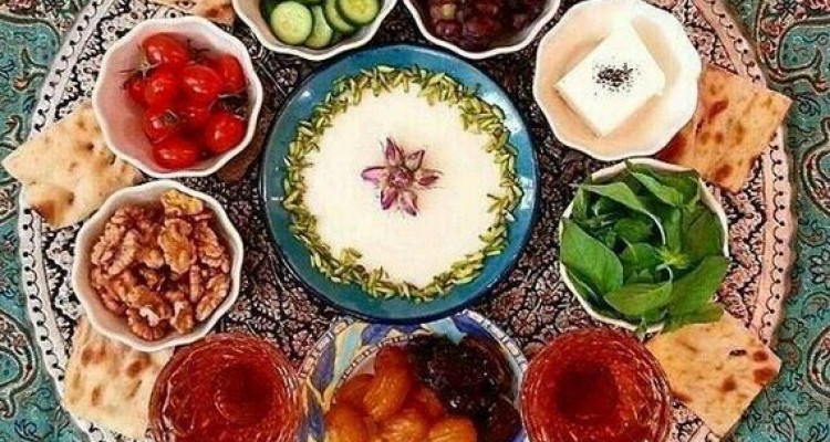 باید و نبایدهای تغذیه در افطار و سحر/ رفع تشنگی با اسپری گلاب 