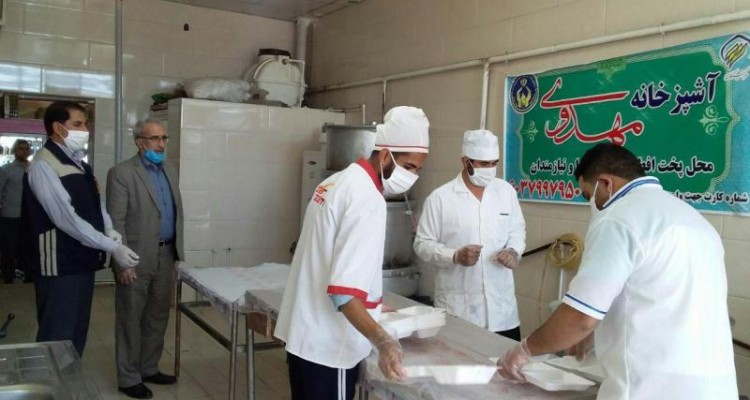 طبخ هزار پرس غذای گرم برای نیازمندان صحنه ای