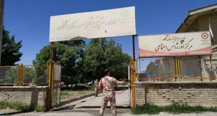 ضد عفونی ادارات پر تردد کنگاور توسط سپاه این شهرستان 