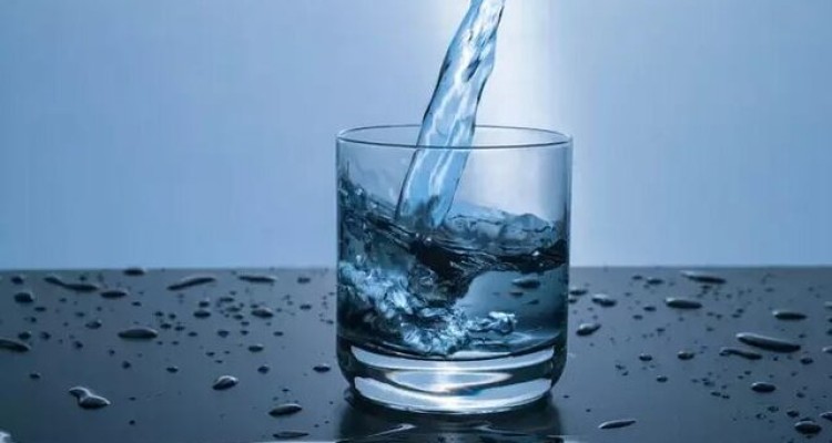  تقویت سیستم ایمنی بدن با نوشیدن آب