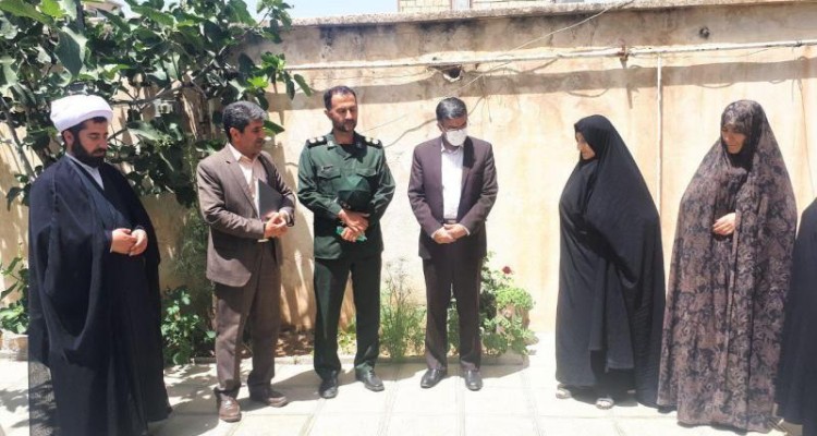 جمعی از مسئولین شهرستان صحنه با خانواده شهداء دیدار کردند