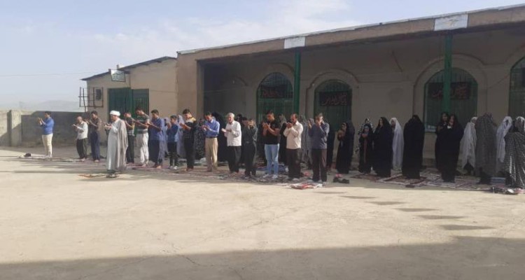 نماز عید سعید فطر در شهرستان صحنه اقامه شد + تصویر