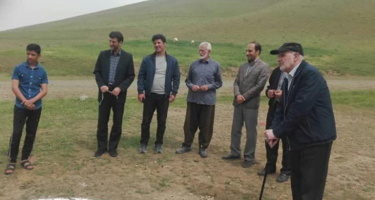 کلنگ دو مدرسه روستای عزیز آباد و کل گدار در شهرستان صحنه زده شد