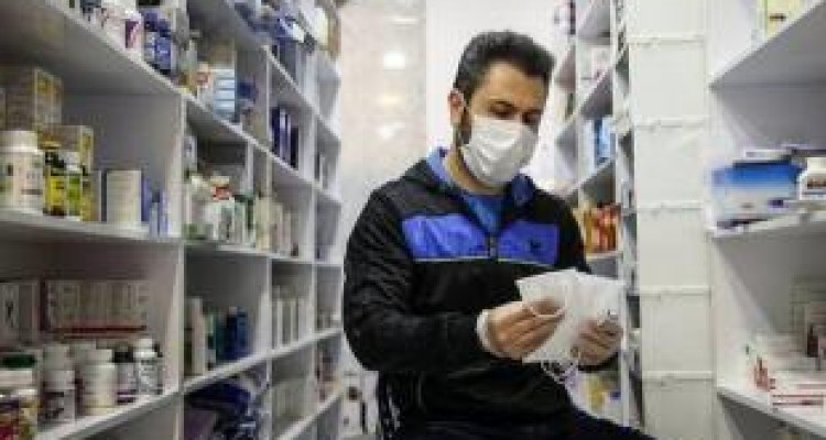 روزانه ۸۰ هزار ماسک میان داروخانه‌های کرمانشاه توزیع می‌شود 