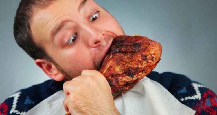 غذا خوردن قبل از خواب موجب اضافه وزن می شود