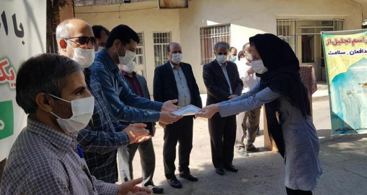 مراسم تجلیل از مدافعان سلامت کنگاور انجام شد + تصویر