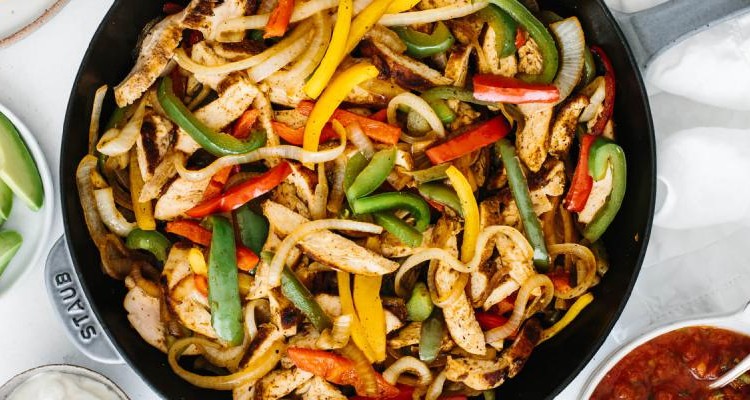 طرز تهیه فاهیتاس مرغ ؛ غذای خوشمزه مکزیکی