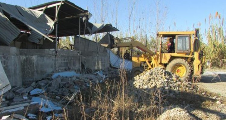 حکم قلع بنا برای سالن مصوبه سفر رهبری در «هرسین»/ فرماندار: یک ساله از اداره ورزش خواستیم پیگیری کند