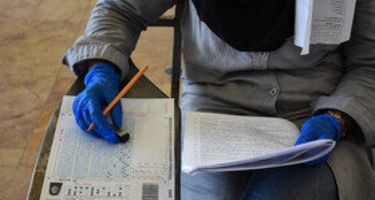 برای برگزاری کنکور از استادیوم‌ها و فضاهای باز استفاده شود