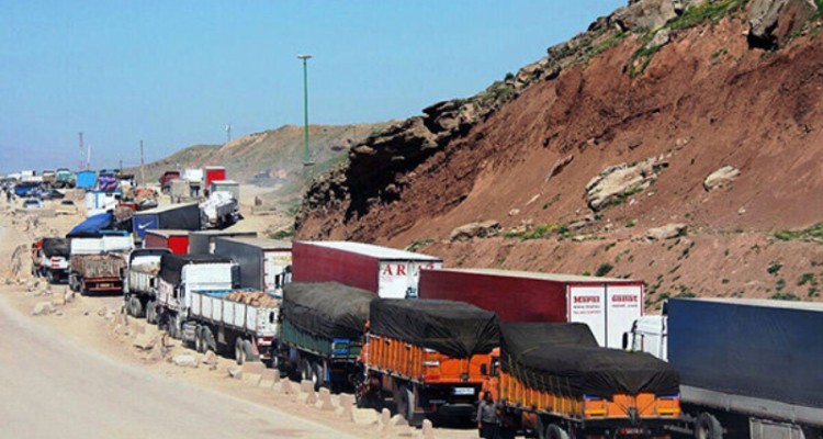  لجاجت بانک مرکزی ترمز صادرات را می‌کشد/ چشم‌انداز تاریک تجارت در نیمه دوم سال