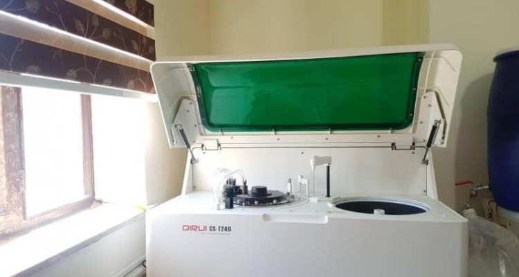  دستگاه اتوآنالايزر بيوشيمي به مركز بهداشتي دینور صحنه اختصاص یافت