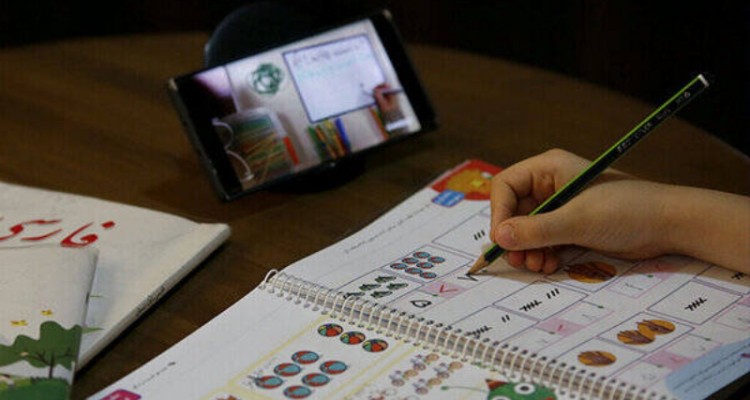 ۱۲ درصد دانش‌آموزان کرمانشاهی برای آموزش مجازی به اینترنت یا تلفن همراه دسترسی ندارند/ تهیه بسته‌های خودآموز پاییزی