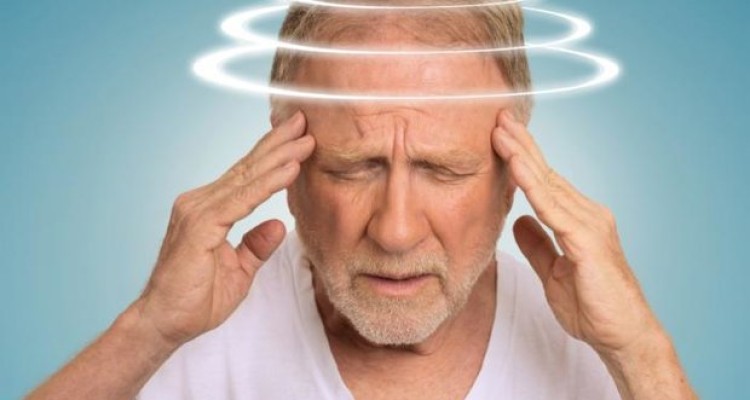 سرگیجه به هنگام ایستادن می تواند نشانه اولیه زوال عقل باشد