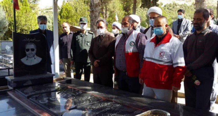 به مناسبت گرامیداشت هفته دولت مزار شهدای صحنه غبار روبی و عطر افشانی شد + عکس