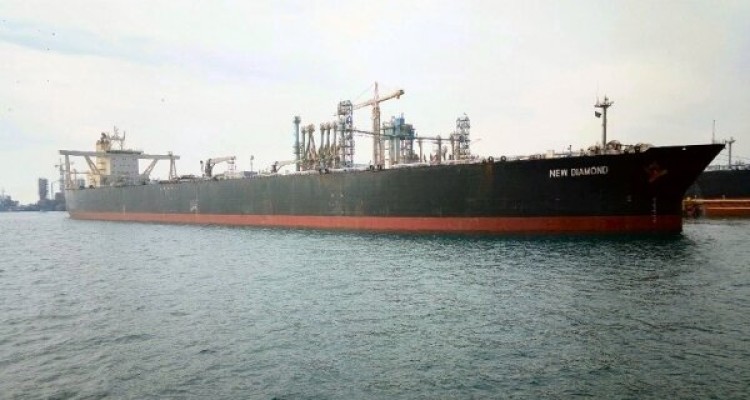 ابرنفتکش «نیو دایموند» دچار حریق شد