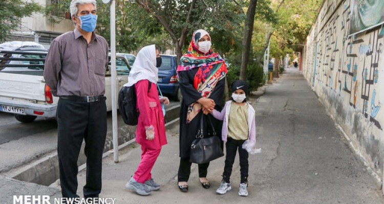 والدین چگونه با اضطراب دانش آموزان برخورد کنند