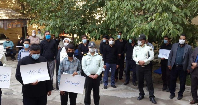 اجتماع اعتراض آمیزنسبت به هتاکی وبی حرمتی به پیامبررحمت(ص) در صحنه برگزار شد