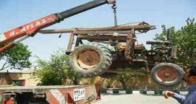  توقیف یک دستگاه تراکتور حفاری غیرمجاز در صحنه