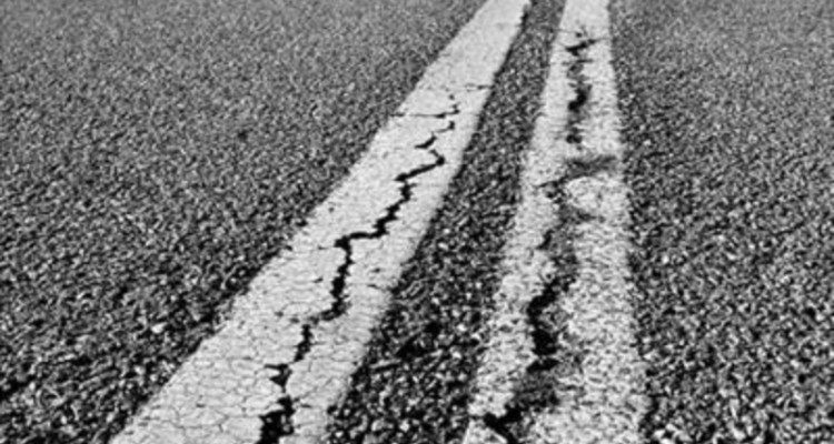  وضعیت نامناسب روکش محور فرعی ازگله- شیخ صله/ برای روکش آسفالت ۱۲۰ میلیارد ریال اعتبار نیاز است