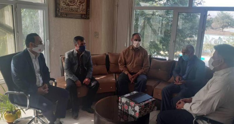 بازگشت کیف مدارک و پول نقد به صاحبش از طریق راننده تاکسی صحنه ای + عکس